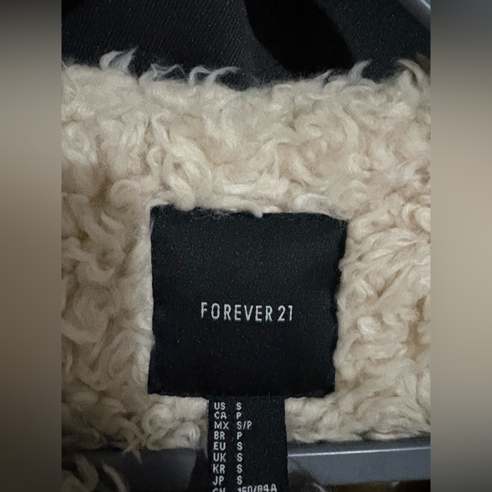 Forever 21 Cream Sherpa Vest - Picture 2 of 6